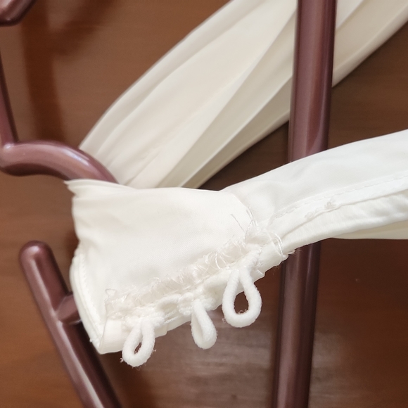 Beautiful ivory dress - Picture 8 of 11